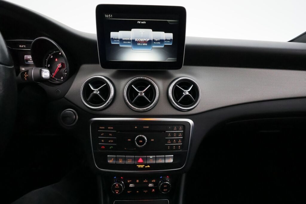Mercedes-Benz CLA 2016 Musta
