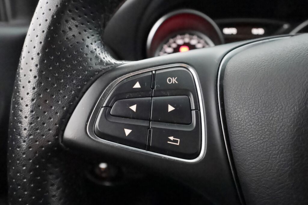 Mercedes-Benz CLA 2016 Musta