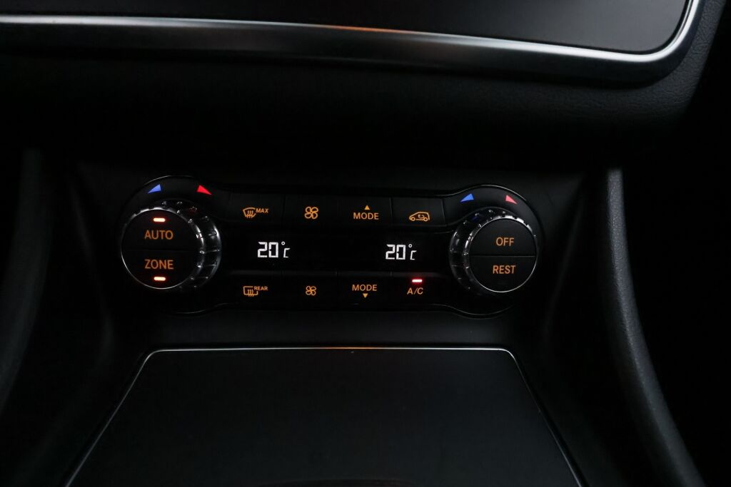 Mercedes-Benz CLA 2016 Musta