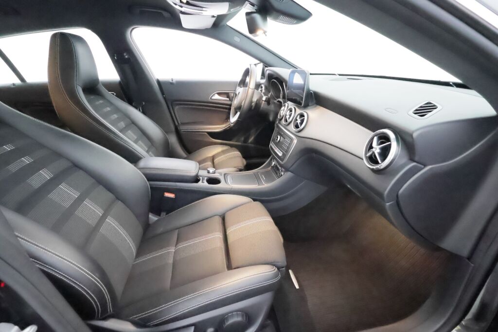 Mercedes-Benz CLA 2016 Musta