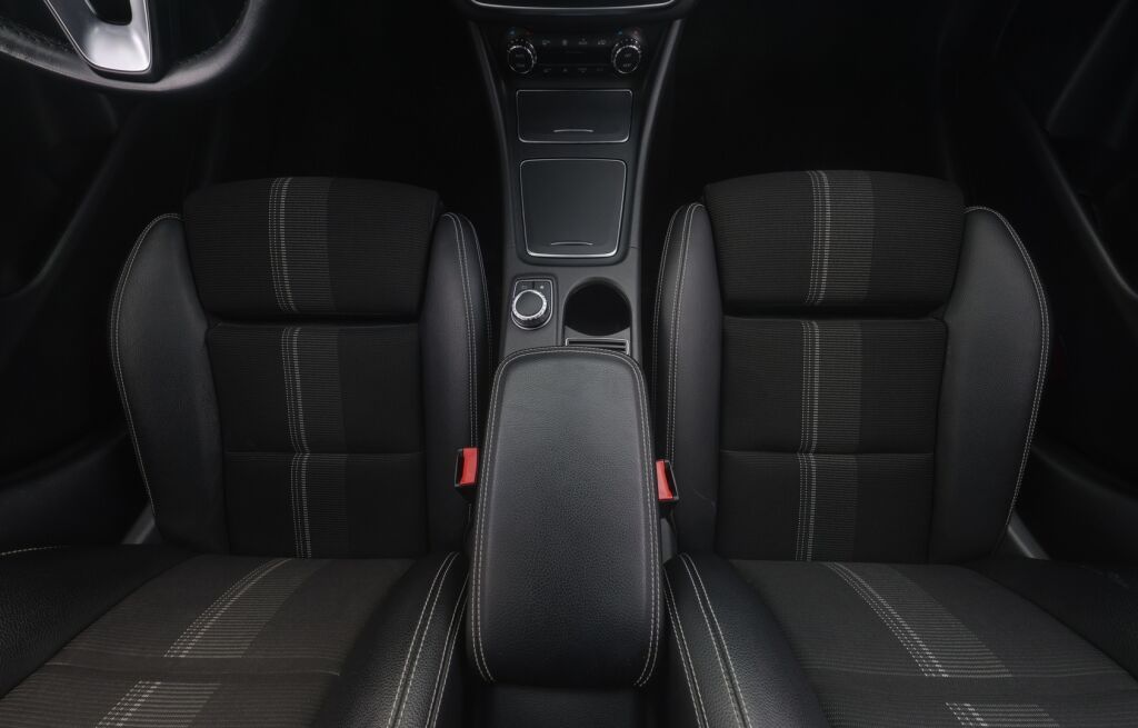 Mercedes-Benz CLA 2016 Musta