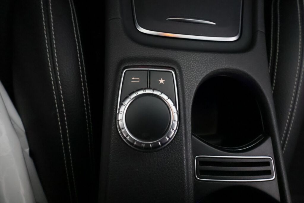 Mercedes-Benz CLA 2016 Musta