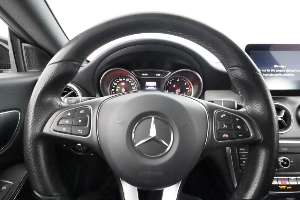 Mercedes-Benz CLA 2016 Musta