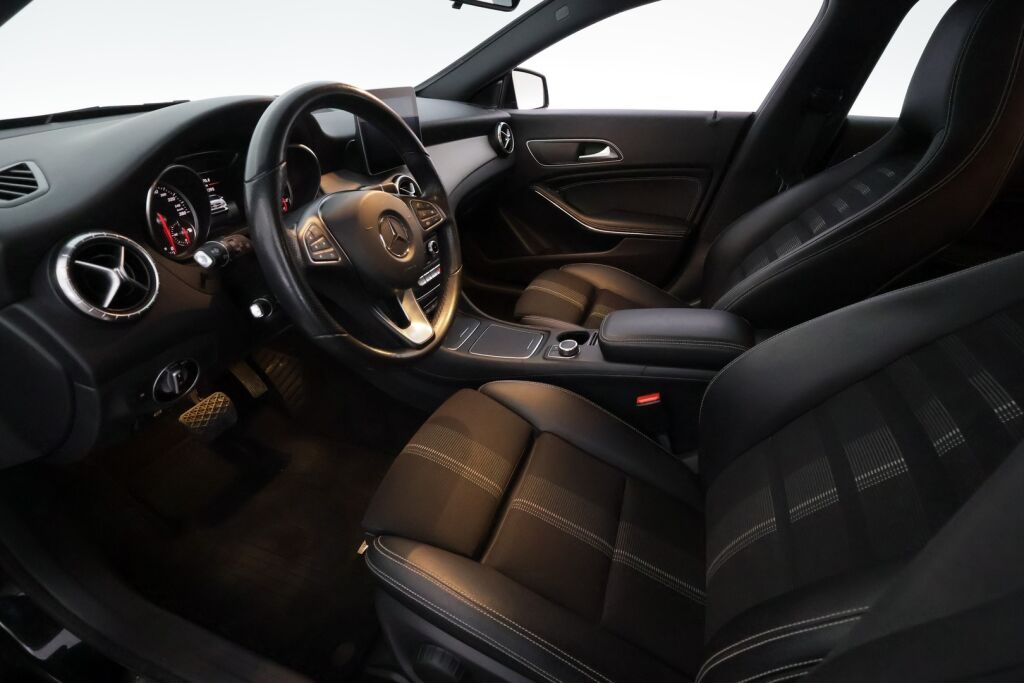 Mercedes-Benz CLA 2016 Musta
