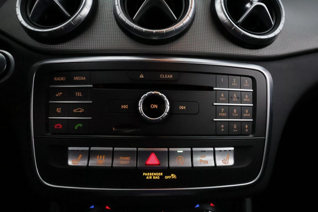 Mercedes-Benz CLA 2016 Musta