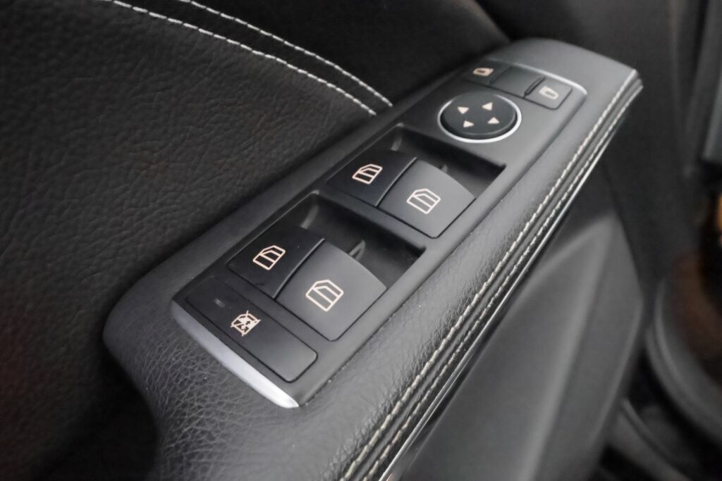 Mercedes-Benz CLA 2016 Musta