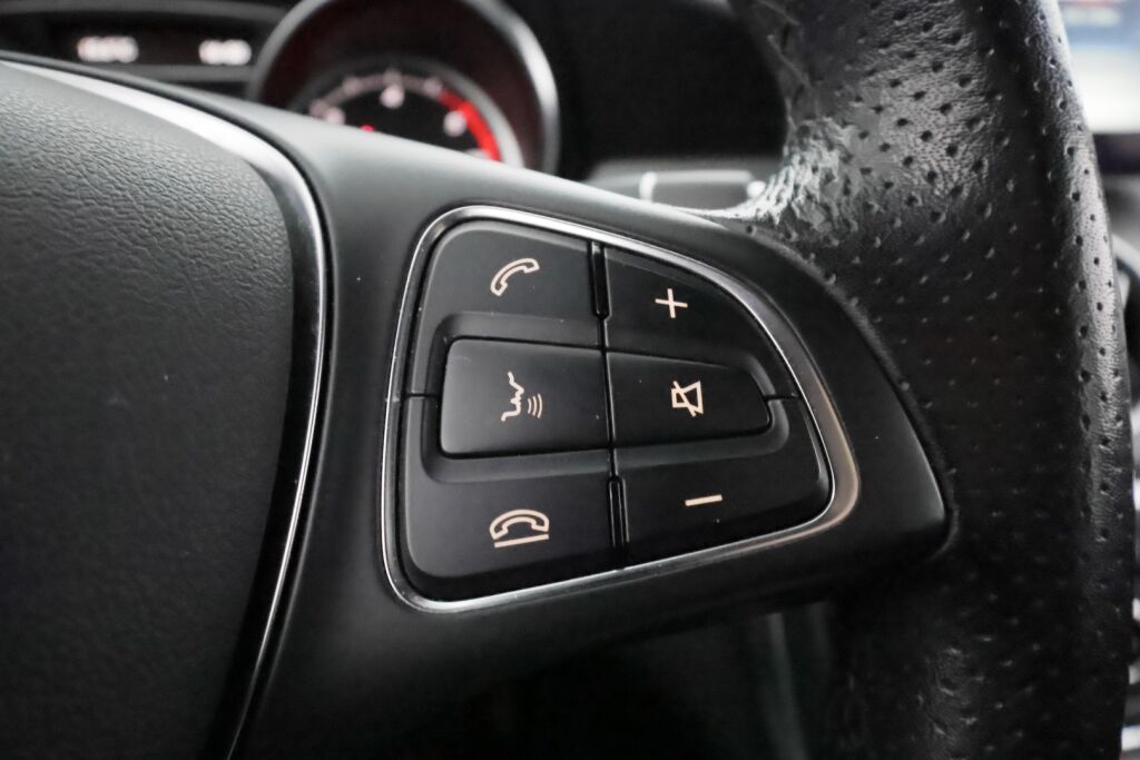 Mercedes-Benz CLA 2016 Musta