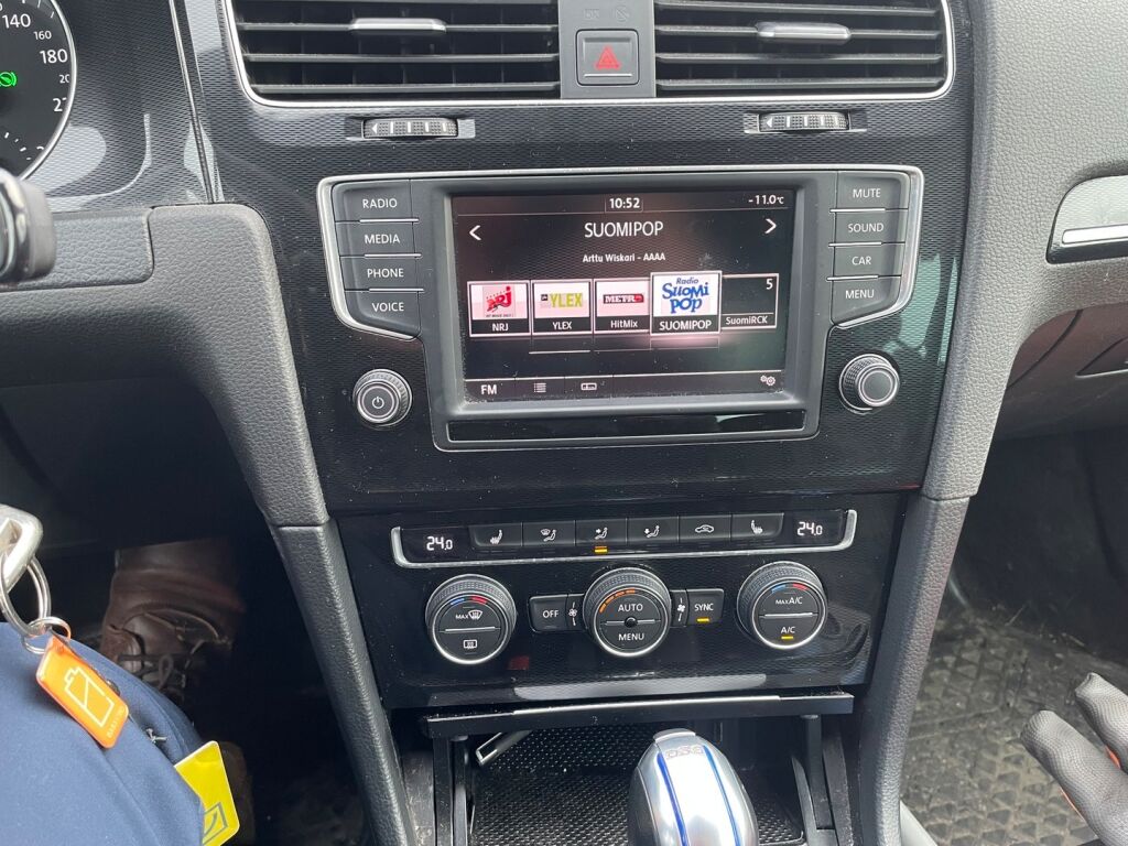 Volkswagen Golf 2016 Musta