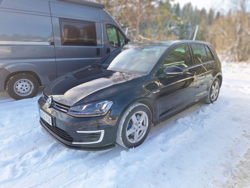Volkswagen Golf 2016 Musta