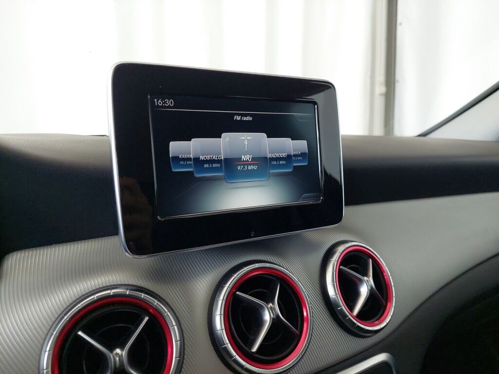 Mercedes-Benz CLA 2016 Musta