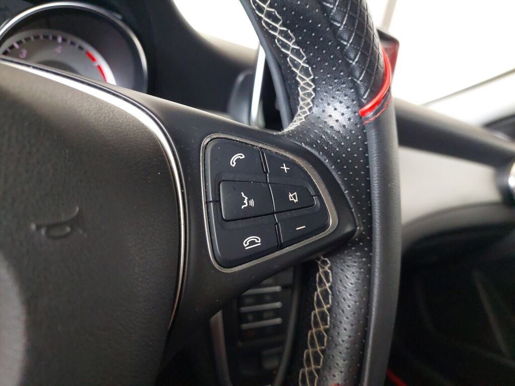 Mercedes-Benz CLA 2016 Musta