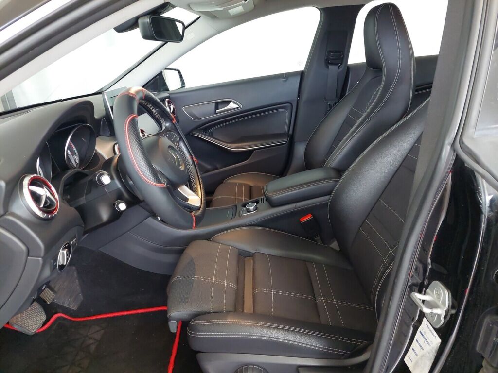 Mercedes-Benz CLA 2016 Musta