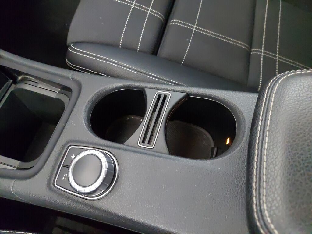 Mercedes-Benz CLA 2016 Musta