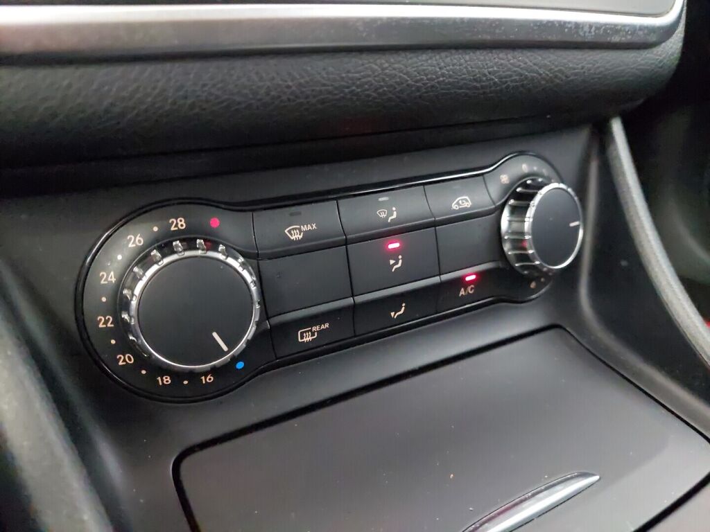 Mercedes-Benz CLA 2016 Musta