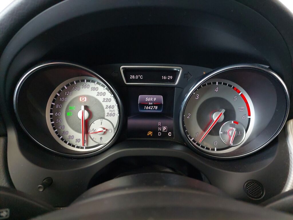 Mercedes-Benz CLA 2016 Musta