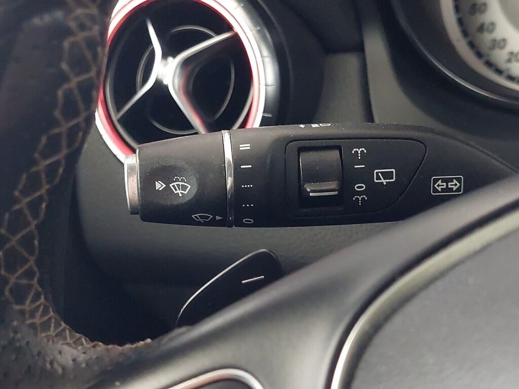 Mercedes-Benz CLA 2016 Musta
