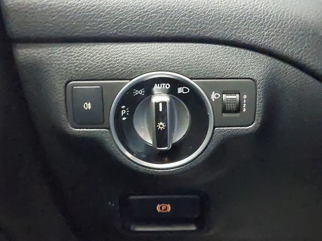 Mercedes-Benz CLA 2016 Musta