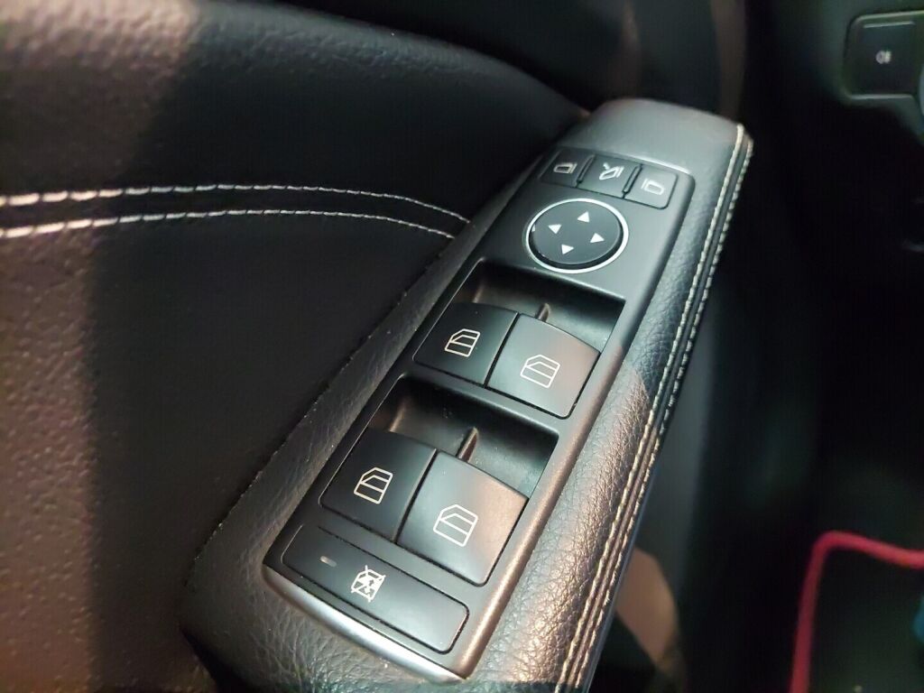 Mercedes-Benz CLA 2016 Musta