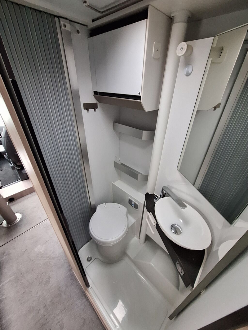 Adria Compact Supreme DL 2020 Harmaa