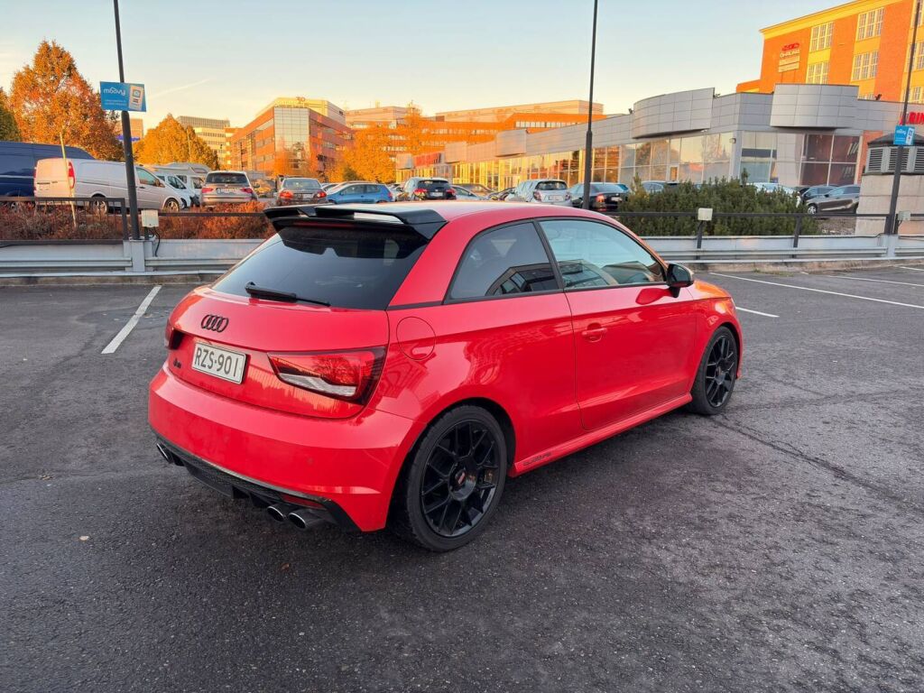 Audi S1 2015 Punainen