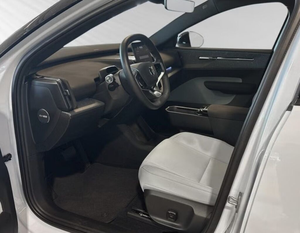 Volvo EX30 2024 Valkoinen