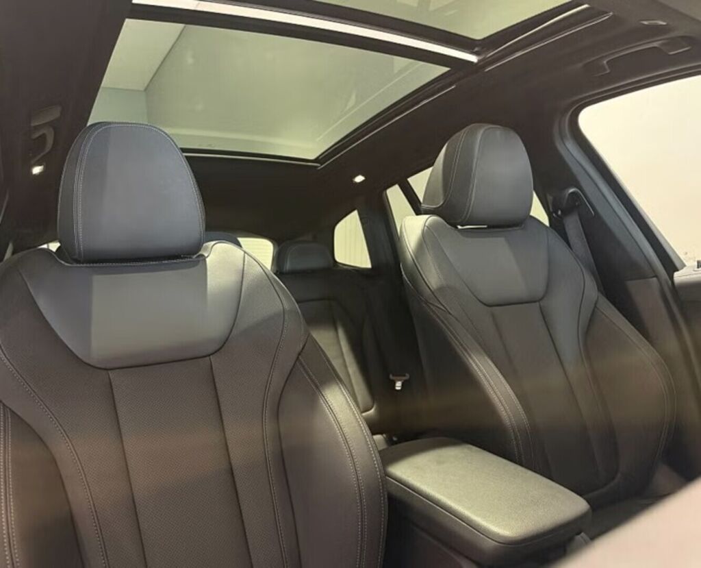 BMW iX3 2023 Punainen