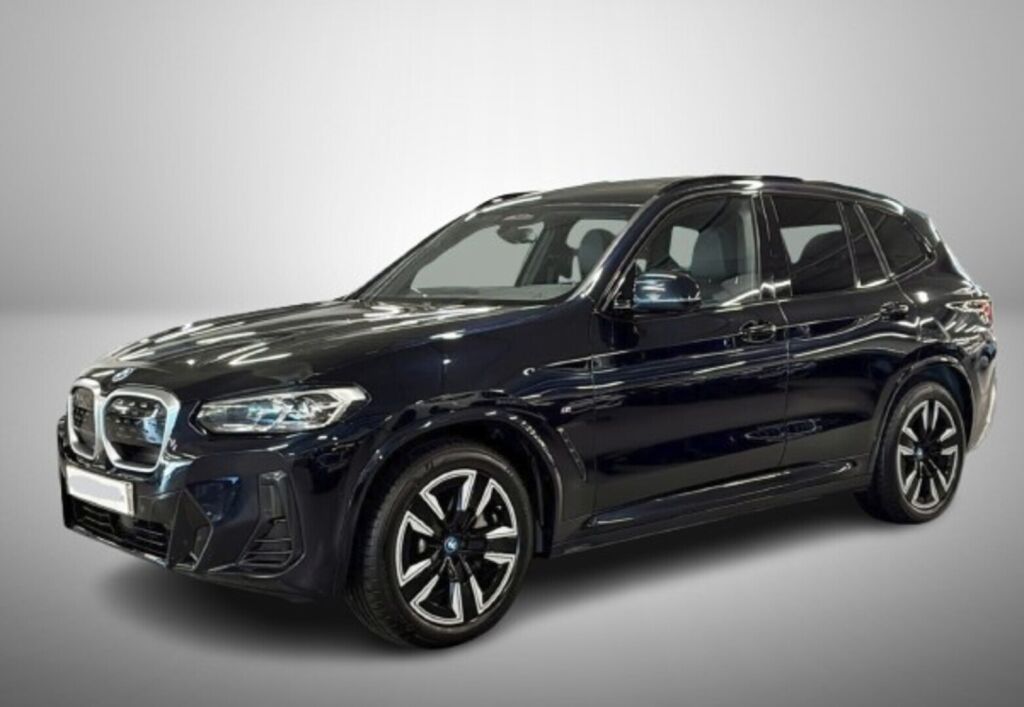 BMW iX3 2023 Musta (Carbon Black Metallic)