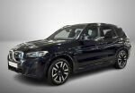 BMW iX3 2023 Musta (Carbon Black Metallic)