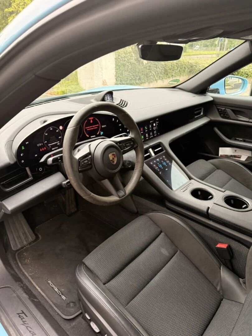 Porsche Taycan 2021 