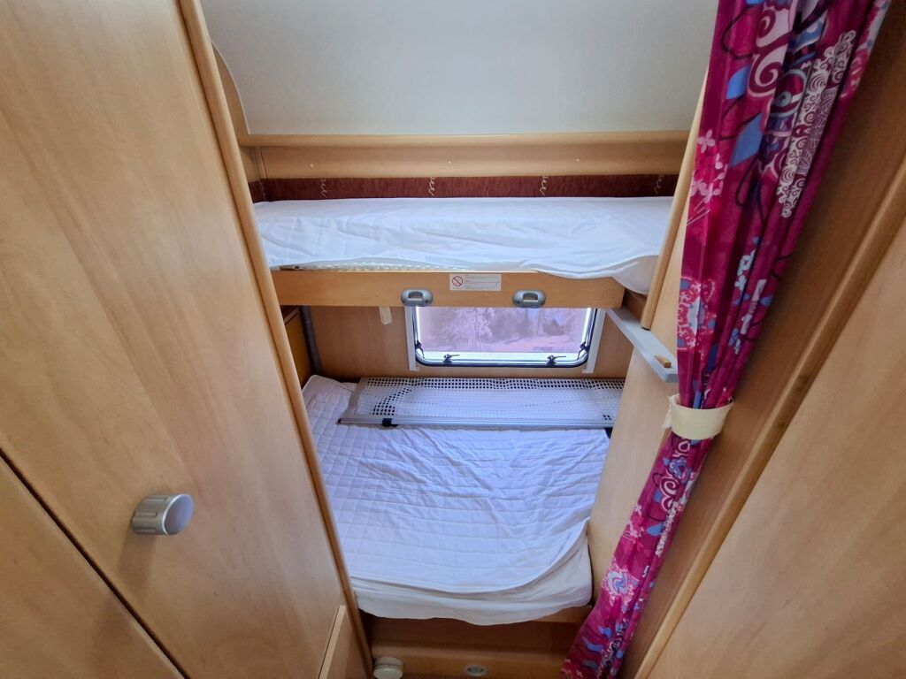 Dethleffs ADVANTAGE A 5881 2005 Valkoinen