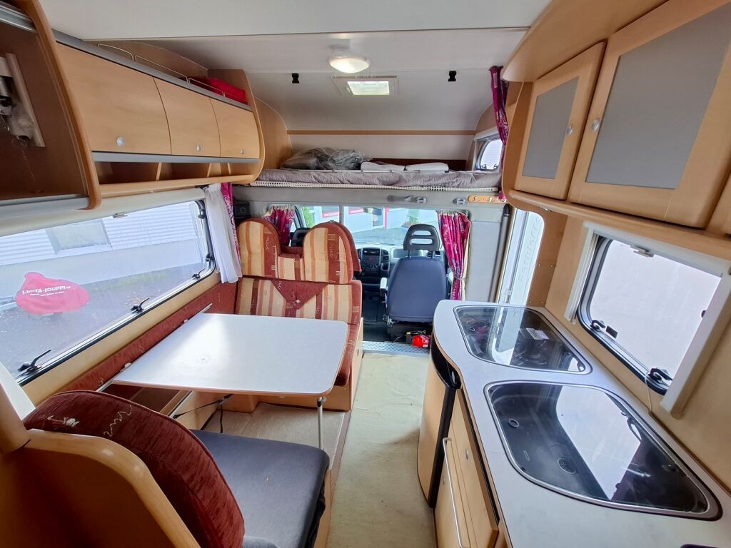 Dethleffs ADVANTAGE A 5881 2005 Valkoinen