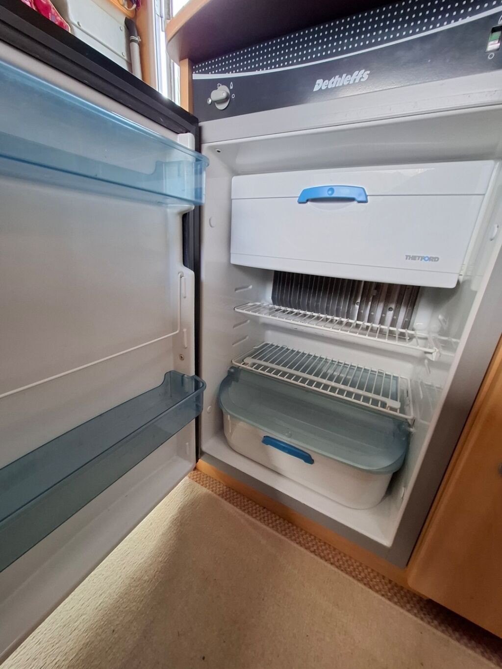 Dethleffs ADVANTAGE A 5881 2005 Valkoinen