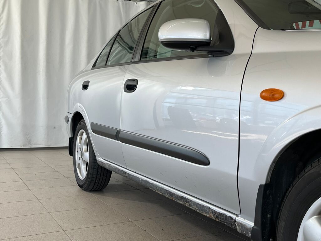 Nissan Almera 2002 Harmaa