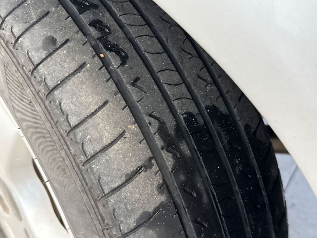 Nissan Almera 2002 Harmaa