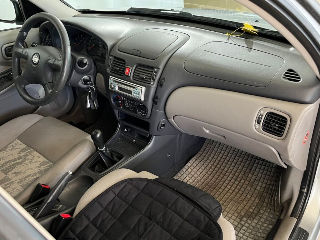 Nissan Almera 2002 Harmaa