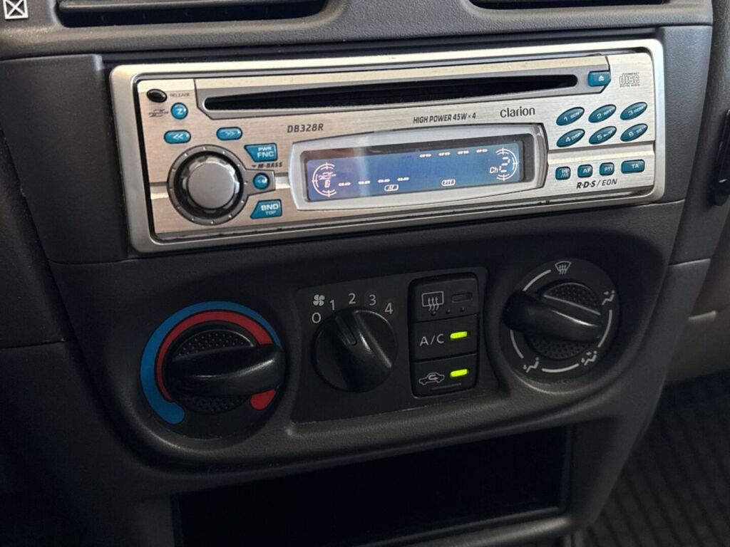 Nissan Almera 2002 Harmaa