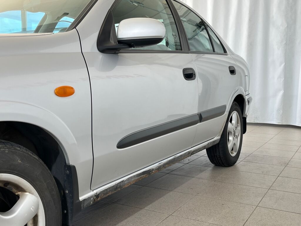 Nissan Almera 2002 Harmaa