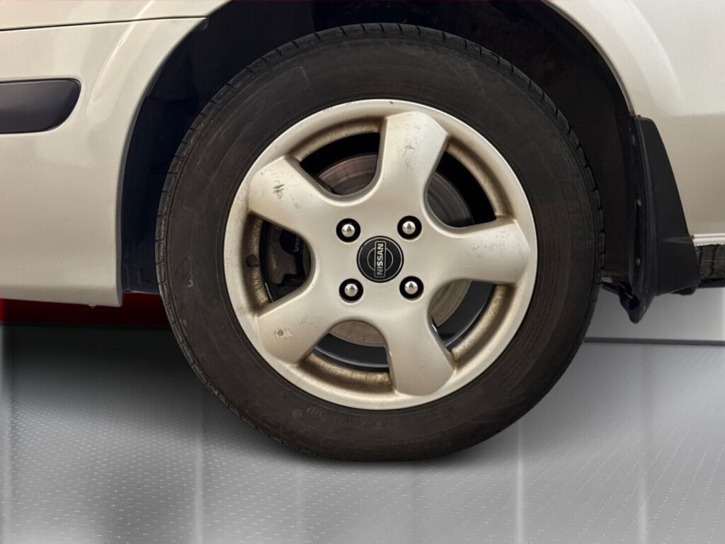 Nissan Almera 2002 Harmaa