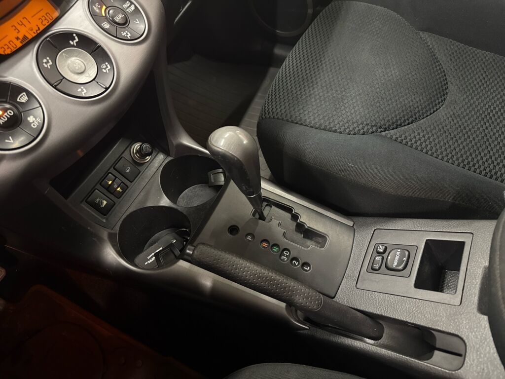 Toyota RAV4 2006 Musta