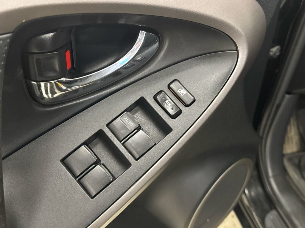 Toyota RAV4 2006 Musta