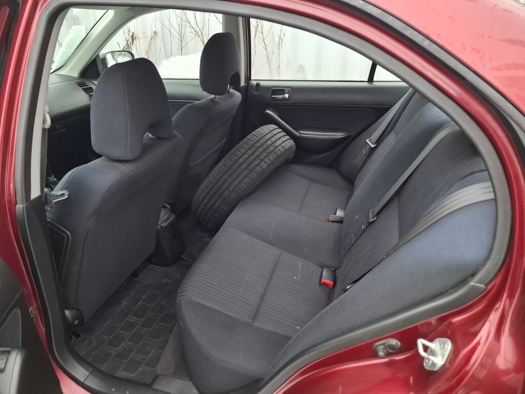 Honda Civic 2005 Punainen