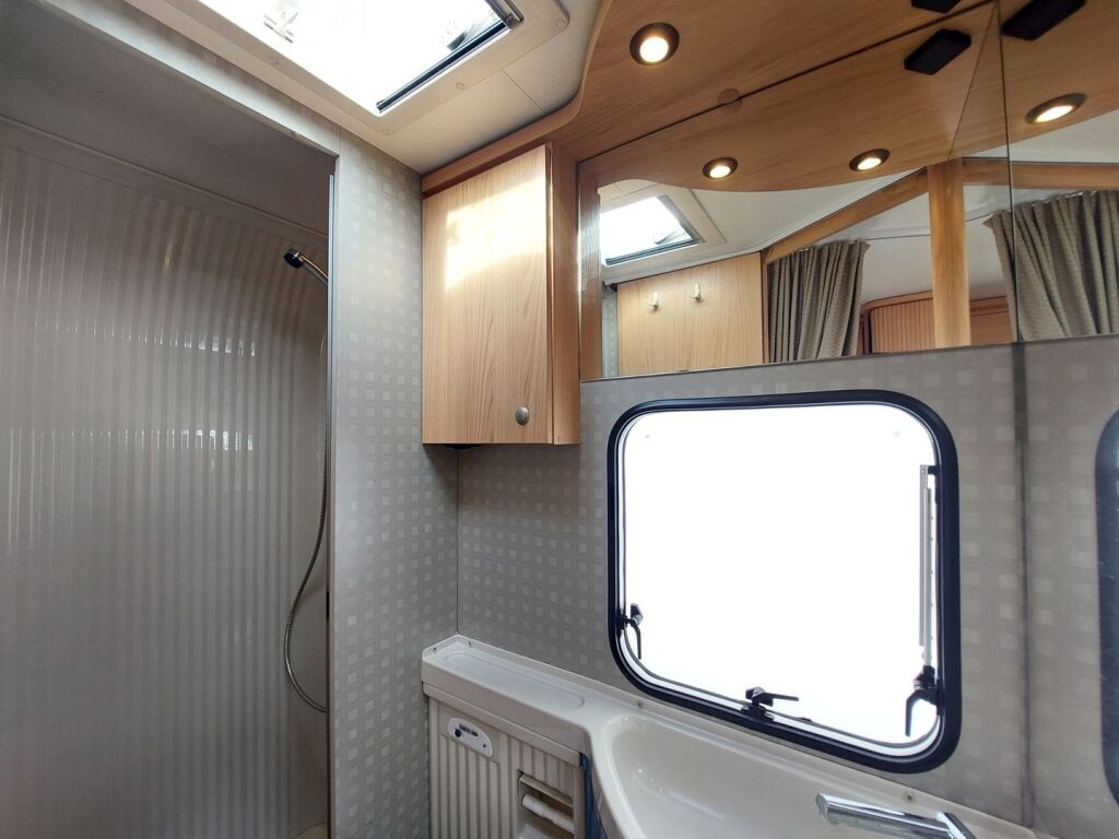 Bürstner Solano T 605 2006 Valkoinen