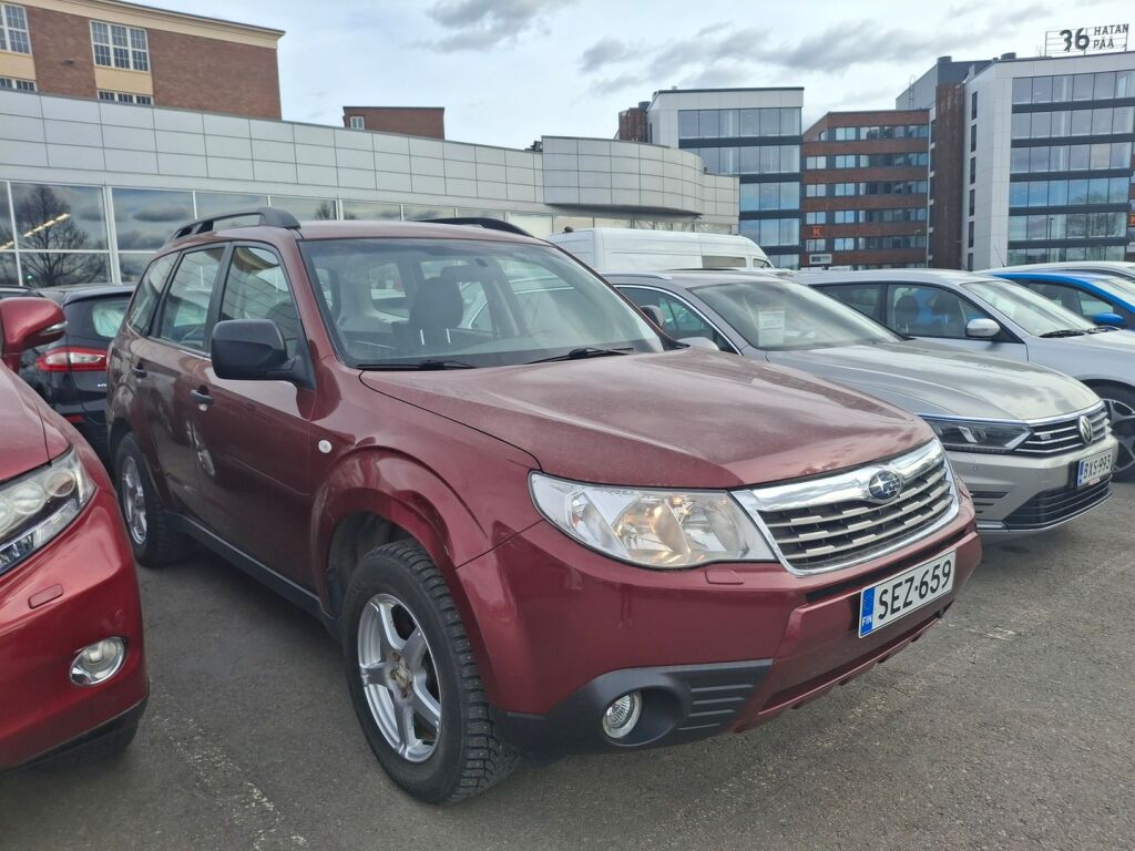 Subaru Forester 2009 Punainen