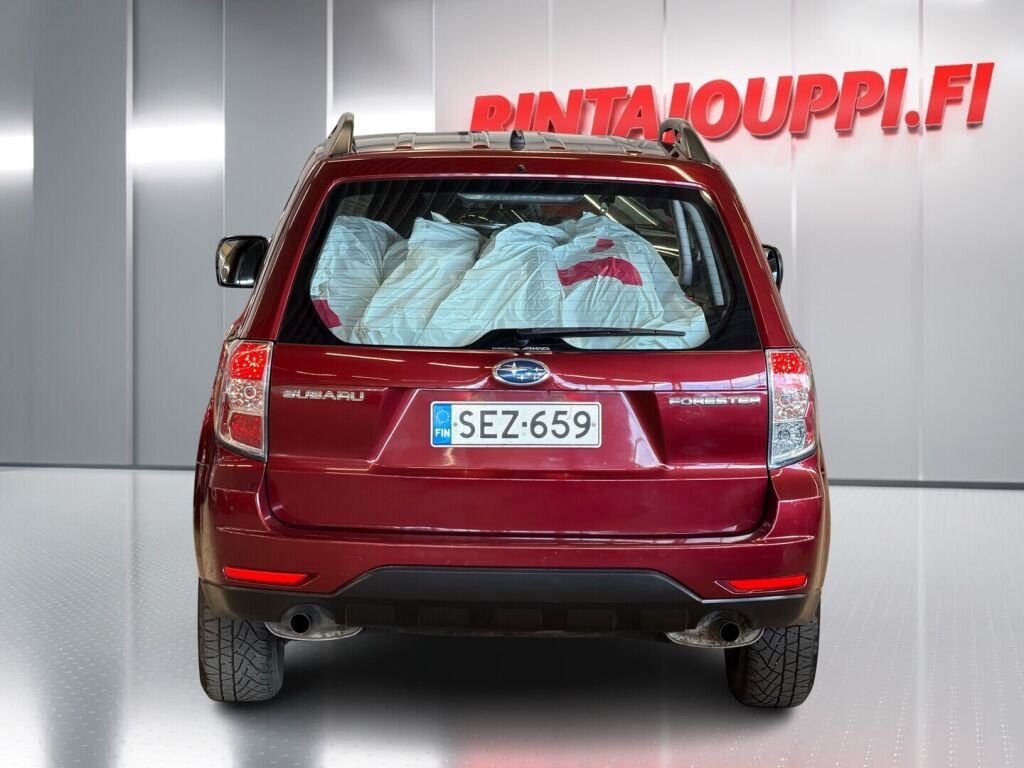 Subaru Forester 2009 Punainen