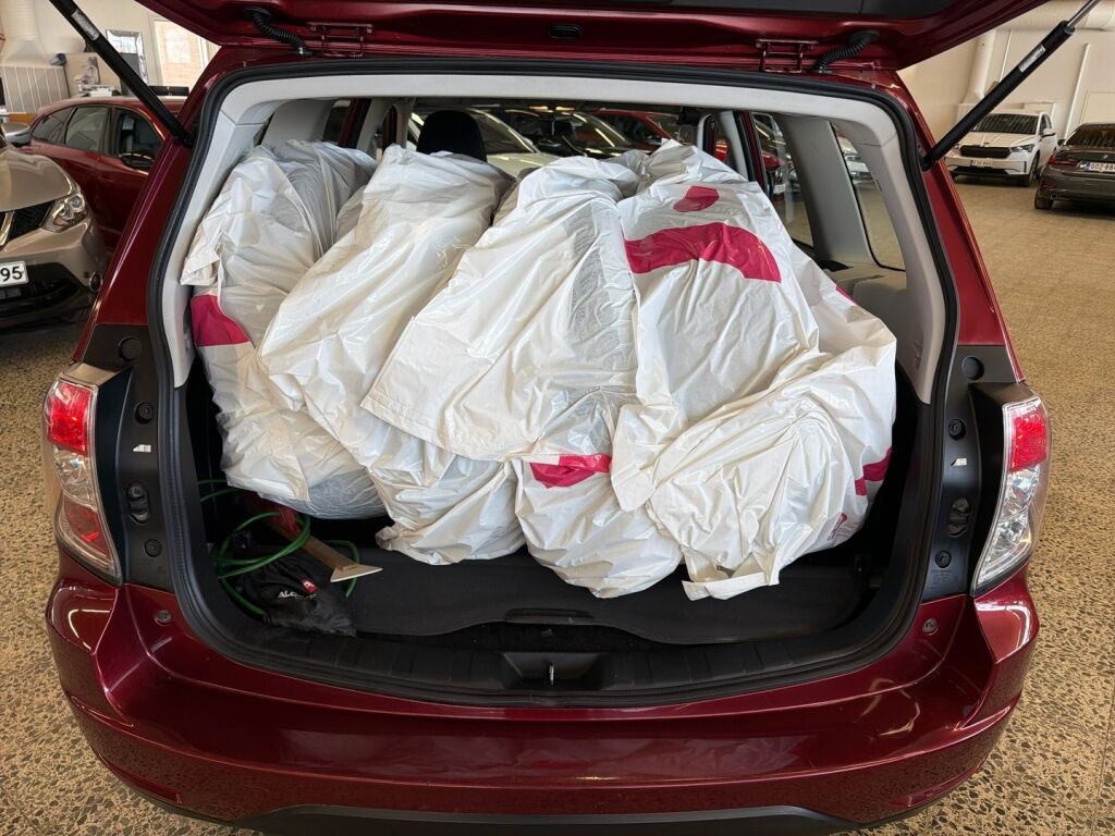Subaru Forester 2009 Punainen