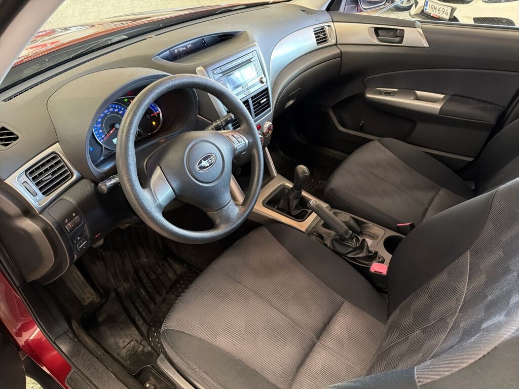 Subaru Forester 2009 Punainen