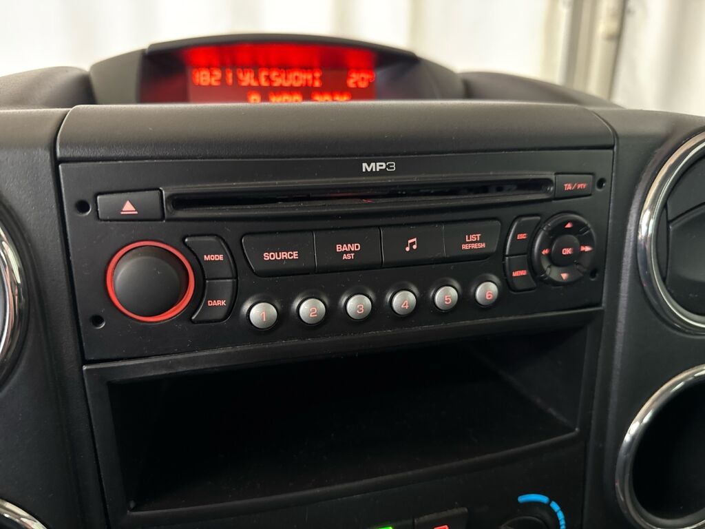 Peugeot Partner 2010 Punainen