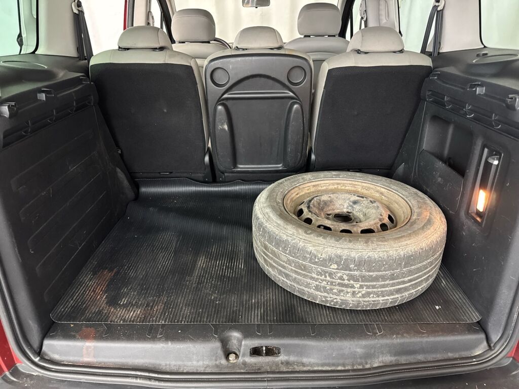 Peugeot Partner 2010 Punainen