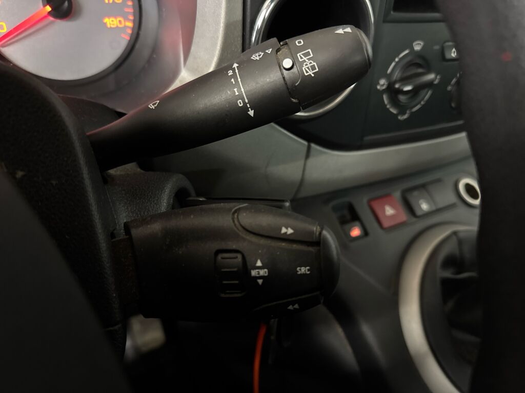 Peugeot Partner 2010 Punainen