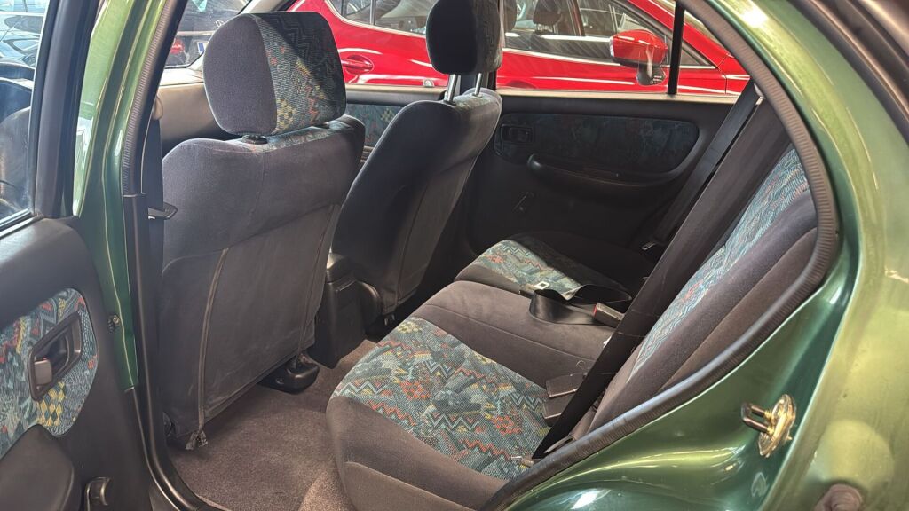 Nissan Almera 1999 Vihreä